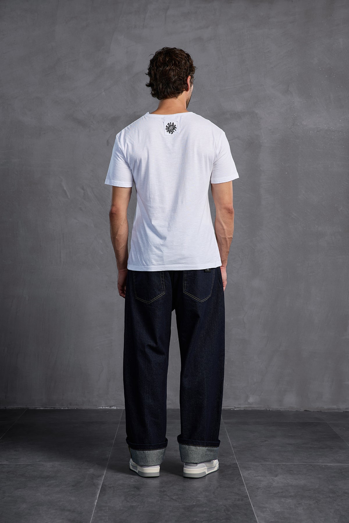 Beyaz Bisiklet Yaka Baskılı T-Shirt 10009