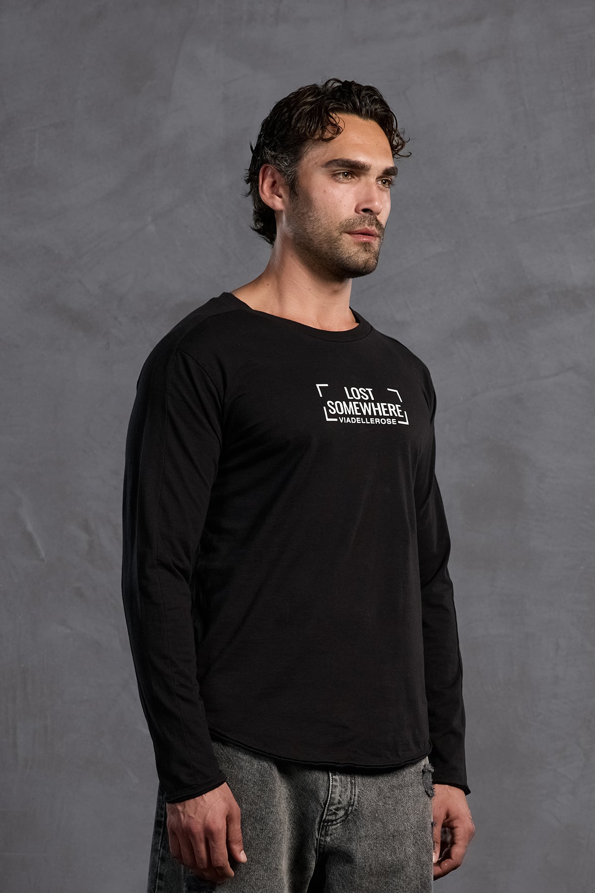 Siyah Sıfır Yaka Önü Yazılı T-Shirt 10011