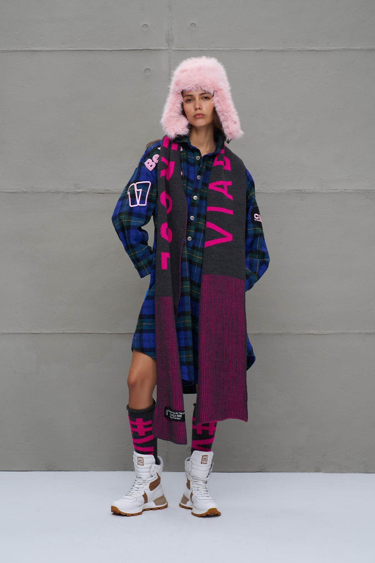 Antrasit Neon Pembe Logolu Çizgili Triko Atki 18069